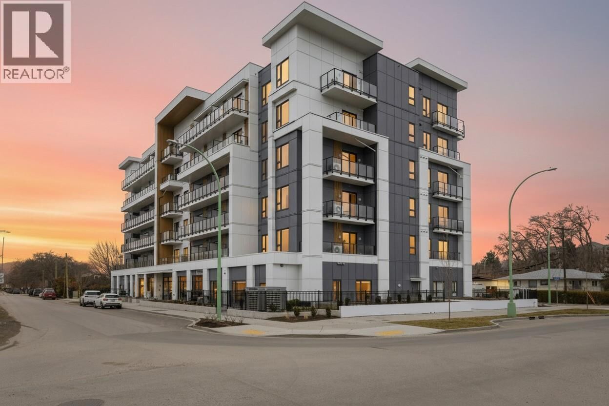 Property Photo: 1390 Pridham Avenue Th4 BC V1Y 0P7