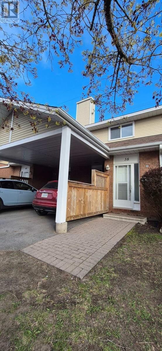 Property Photo:  38 Paddington Private  ON K1V 0T2 