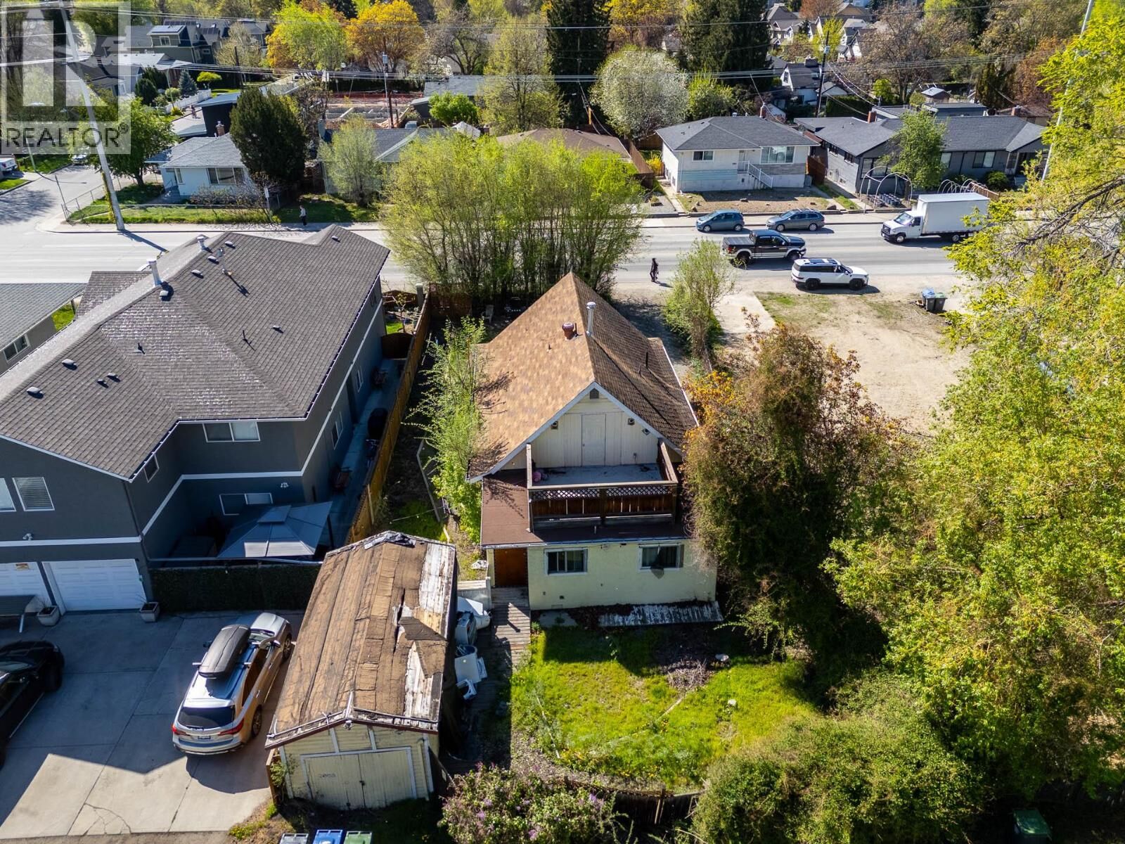 Property Photo: 2029 Richter Street BC V1Y 2N4