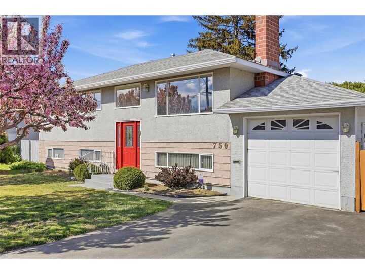 Property Photo:  750 Stewart Avenue  BC V2B 3W7 