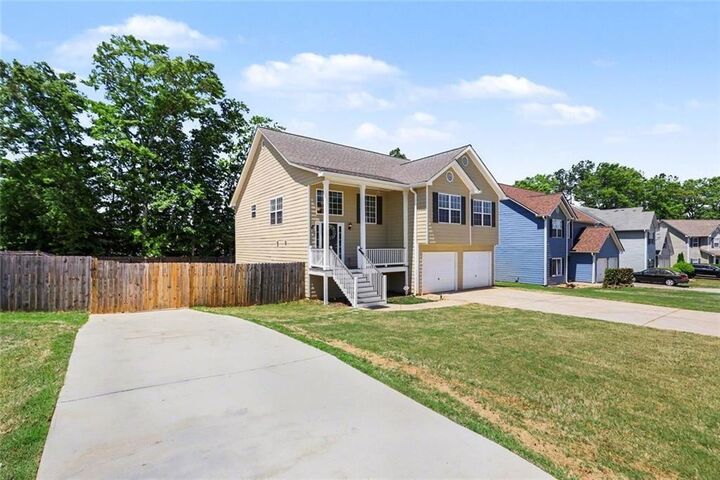 Property Photo:  600 Nine Oaks Circle  GA 30180 