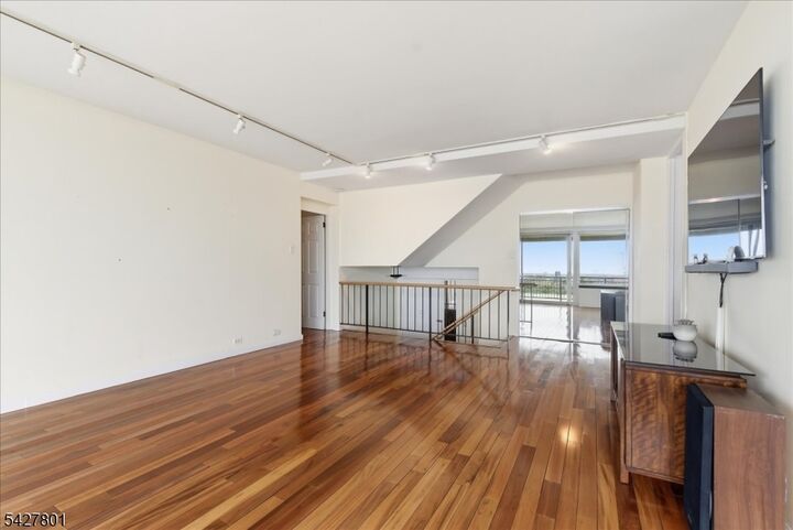Property Photo:  2 Horizon Road  NJ 07024 