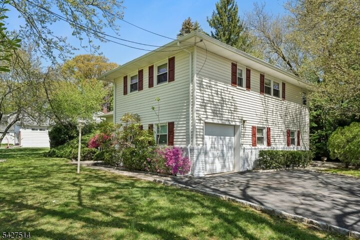 Property Photo:  66 Warwick Cir  NJ 07081 