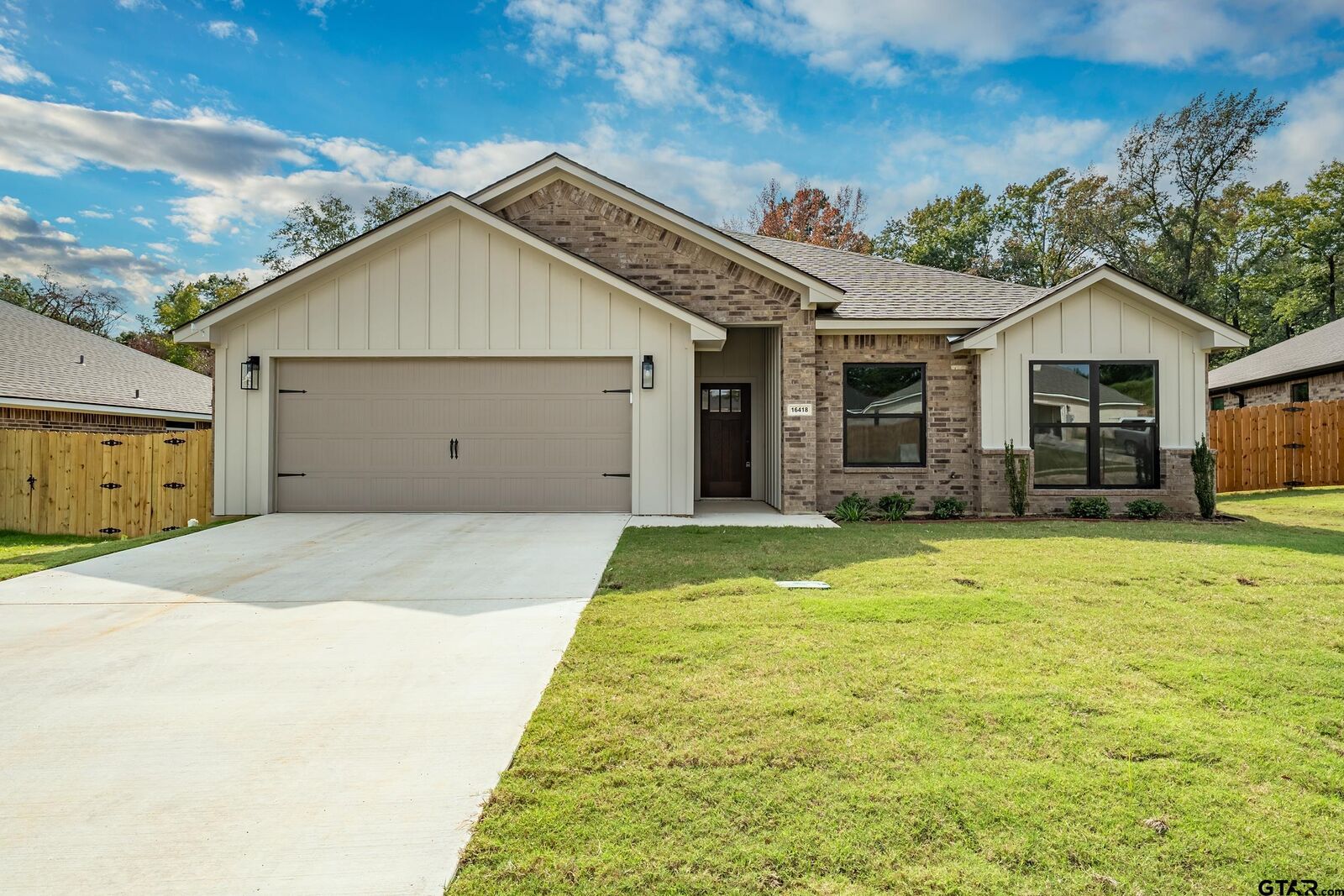 Property Photo:  16418 Crossing Circle  TX 75771 