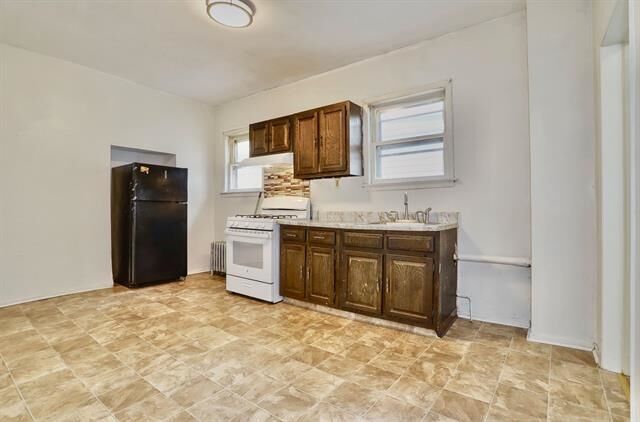 Property Photo:  48 Carlton Ave 2  NJ 07307 