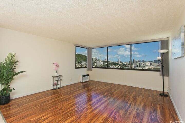 Property Photo:  55 S Kukui Street D1714  HI 96813 