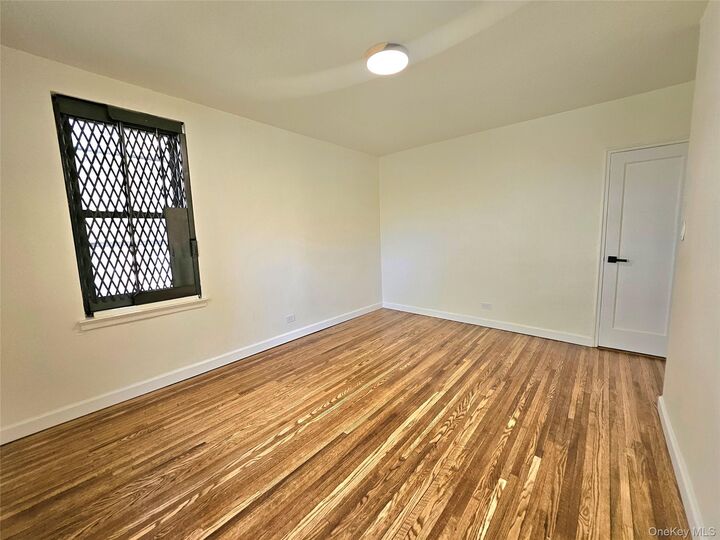 Property Photo:  112-24 Northern Boulevard 3E  NY 11368 