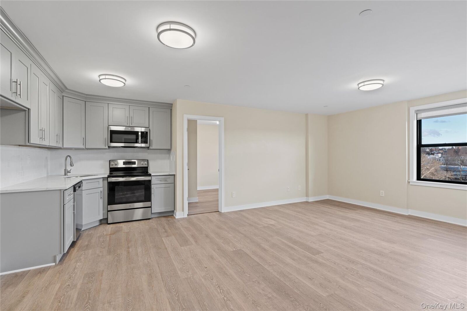 Property Photo:  135 Wakefield Avenue 105  NY 10704 
