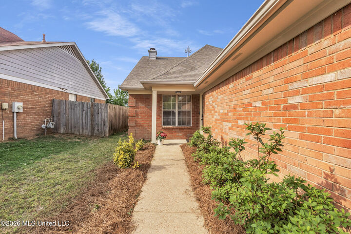 Property Photo:  1748 Thomas Street  MS 38637 