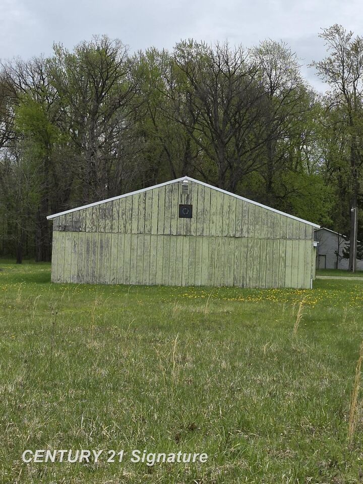 Property Photo:  13615 Diixie Highway  MI 48415 