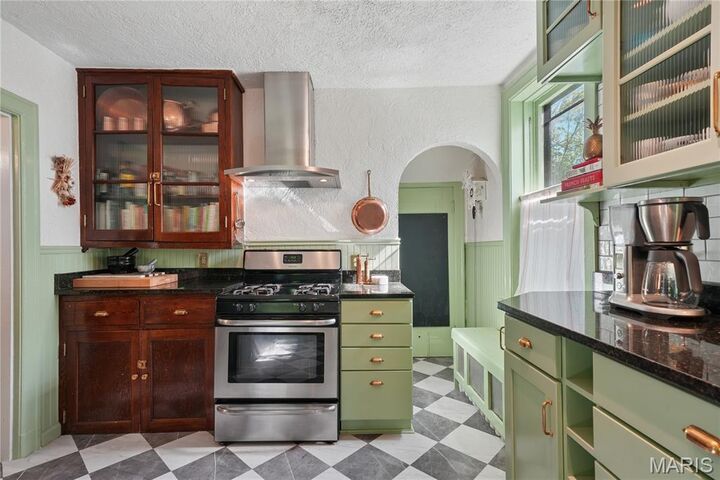 Property Photo:  7516 Delmar Boulevard  MO 63130 