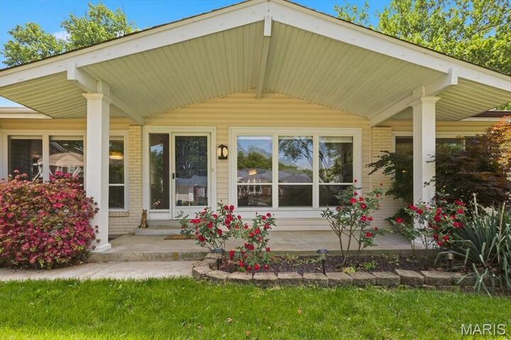 Property Photo:  814 Phaeton Drive  MO 63021 