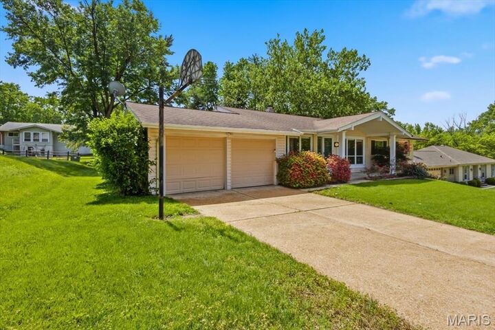Property Photo:  814 Phaeton Drive  MO 63021 