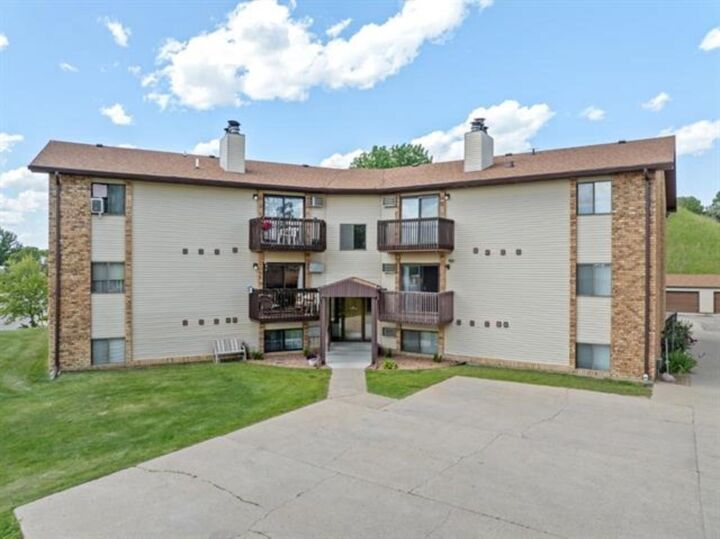 Property Photo:  1602 Terrace Drive Unit 303  ND 58703 