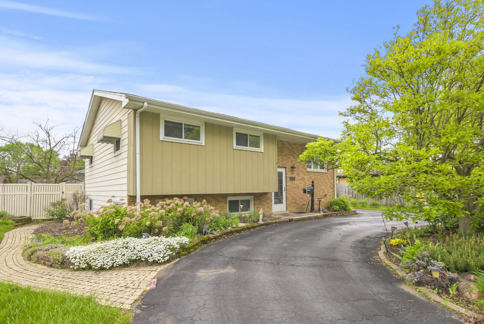 Property Photo:  