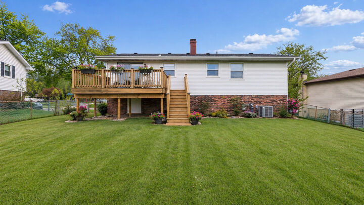 Property Photo:  331 Gareth Lane  IL 60193 