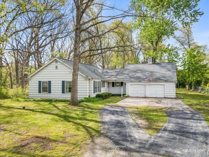 Property Photo:  29W007 Oak Lane  IL 60555 