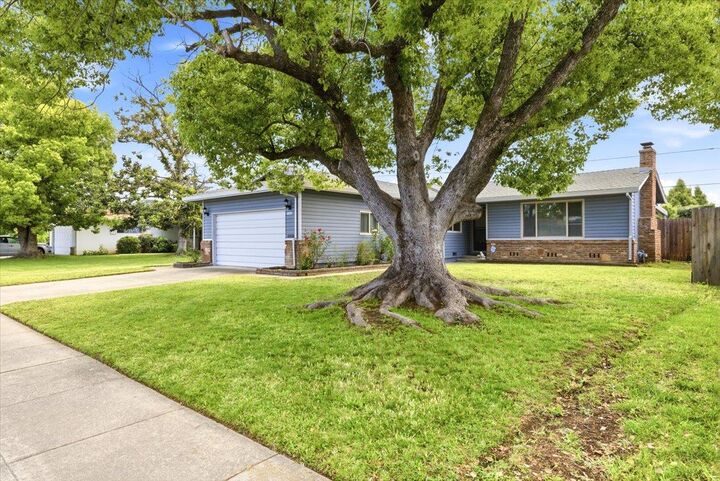 Property Photo: 7300 Flamingo Way CA 95828