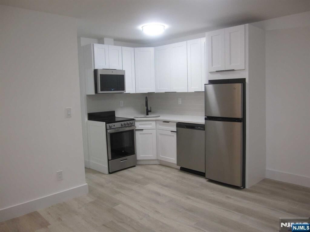 Property Photo:  119 1st Street 7A  NJ 07601 