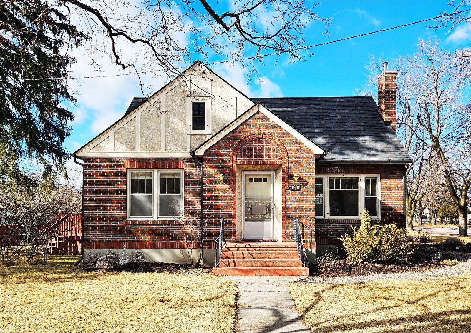 Property Photo: 1900 Ronald Avenue MT 59801