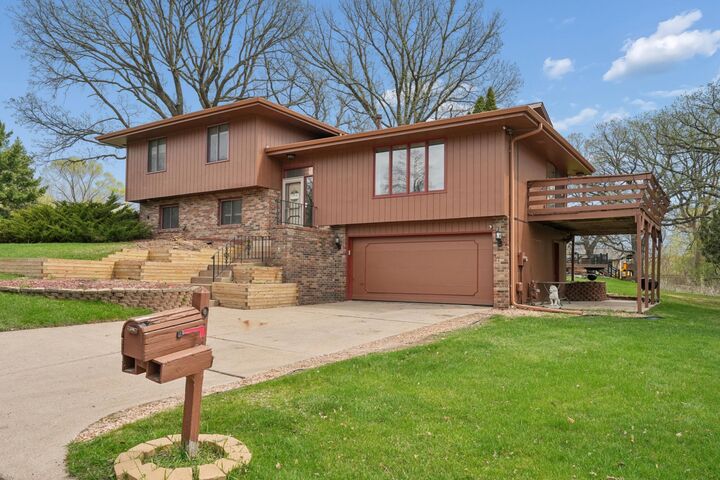 Property Photo:  944 Pine View Court  MN 55119 