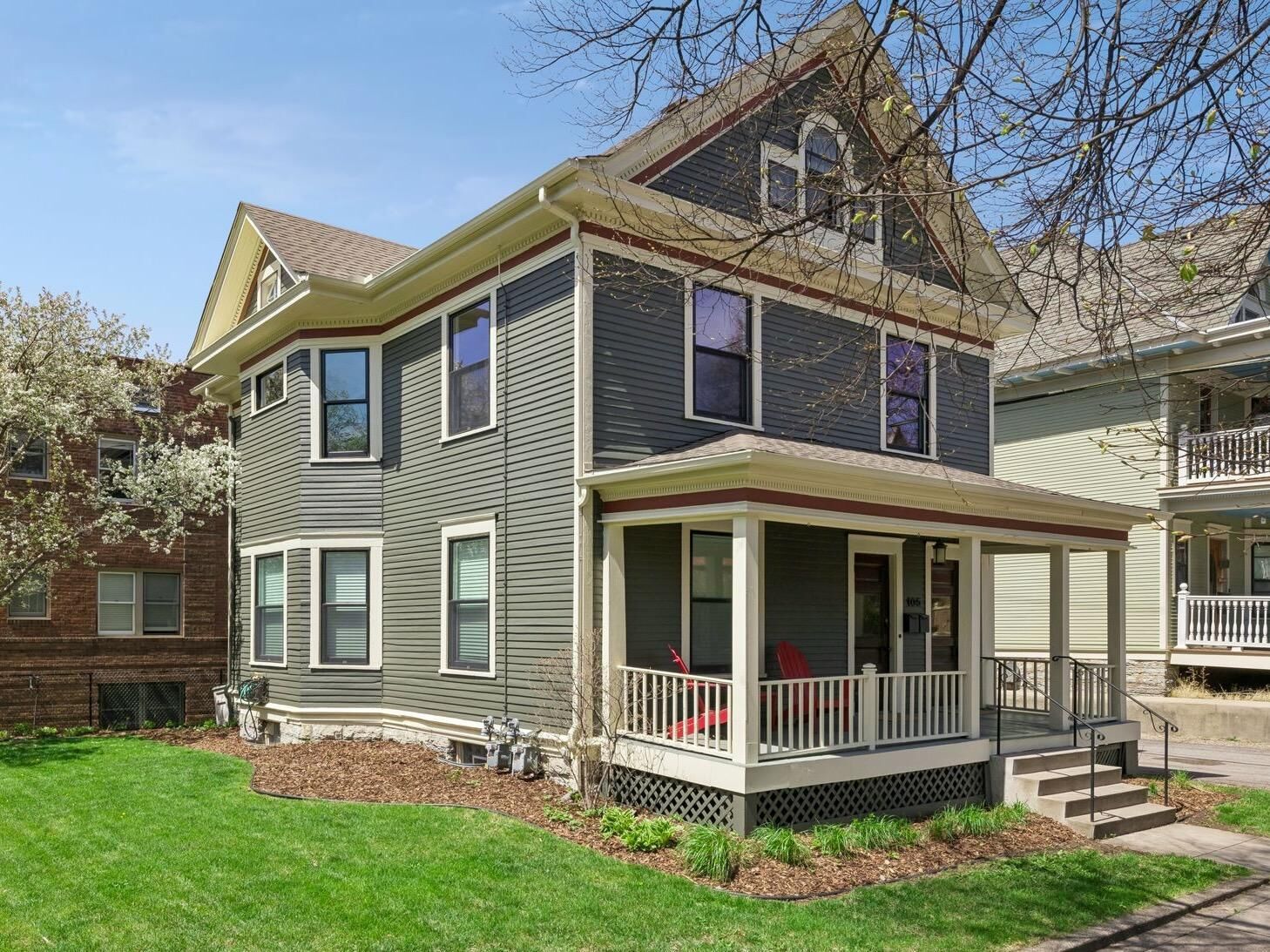 Property Photo:  105 Milton Street S  MN 55105 