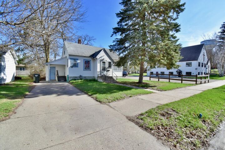 Property Photo:  514 Central Avenue  MN 56347 