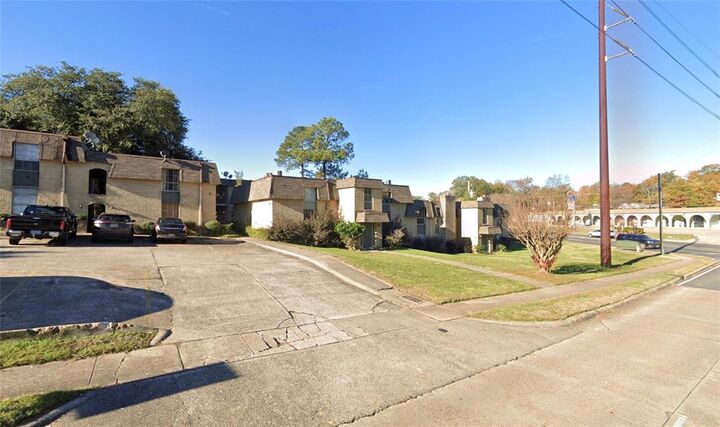 Property Photo:  7000 Creswell Road 217  LA 71106 