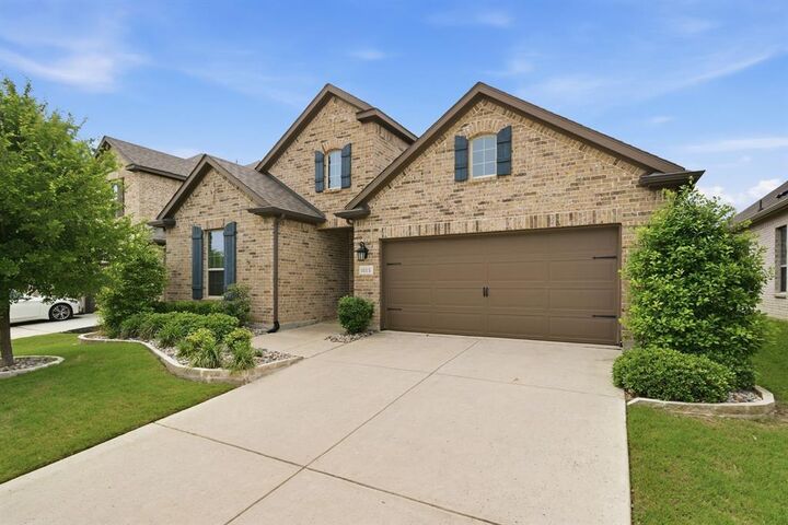 Property Photo:  1015 Huckleberry Street  TX 76226 