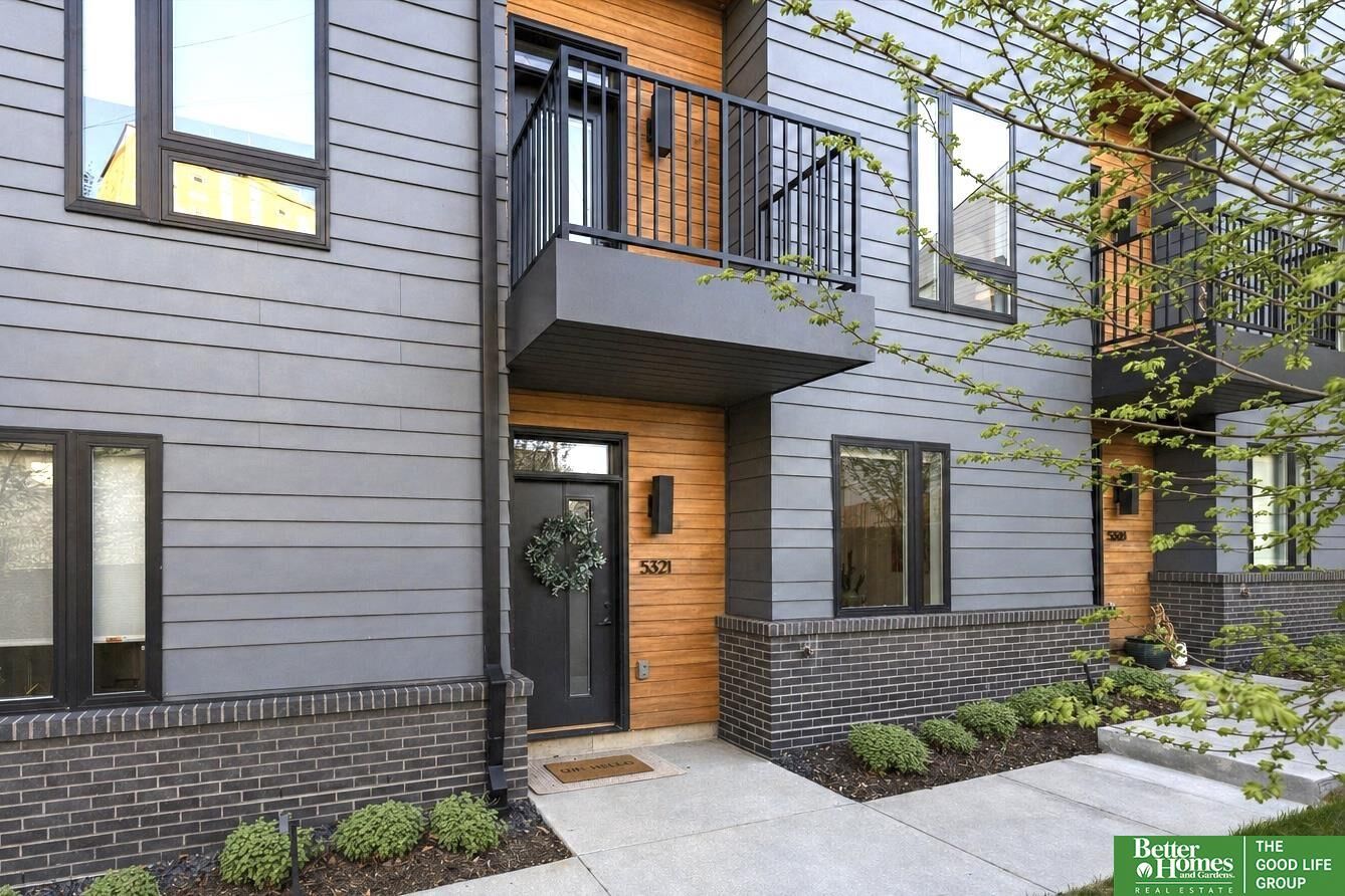 Property Photo:  5321 Elmwood Plaza  NE 68106 