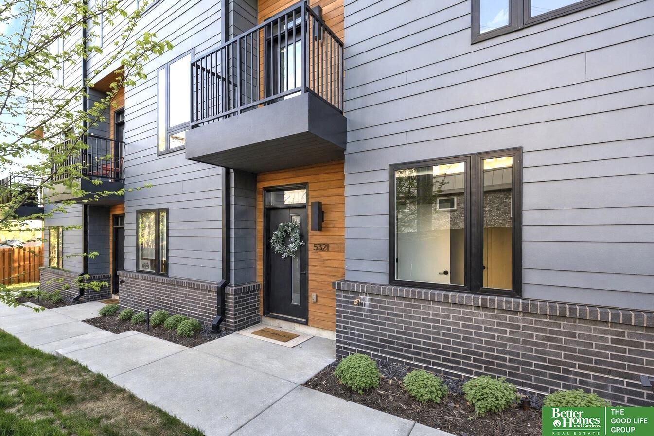 Property Photo: 5321 Elmwood Plaza NE 68106
