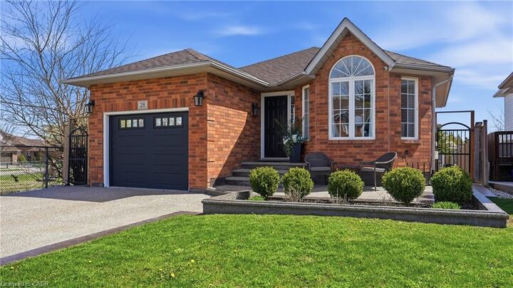 Property Photo:  28 Glenhollow Drive  ON L8J 3R8 