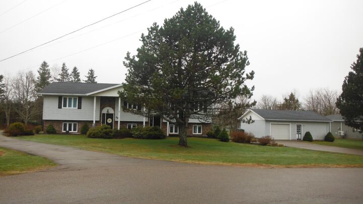 90-94 Stockman Drive — photo 1