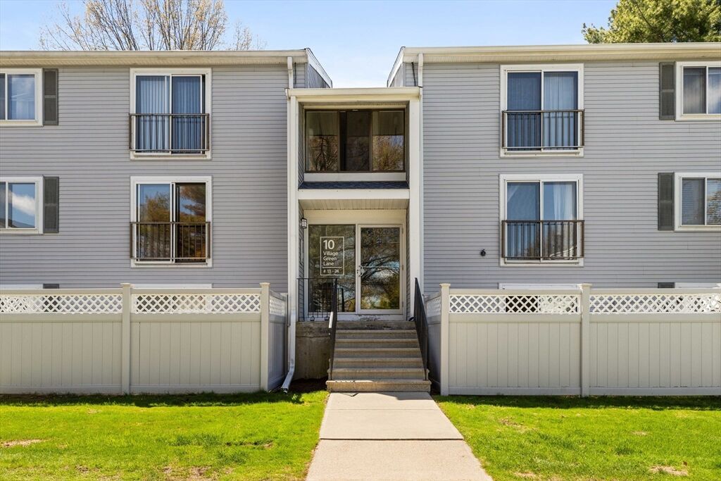Property Photo:  10 Village Green Ln 19  MA 01760 