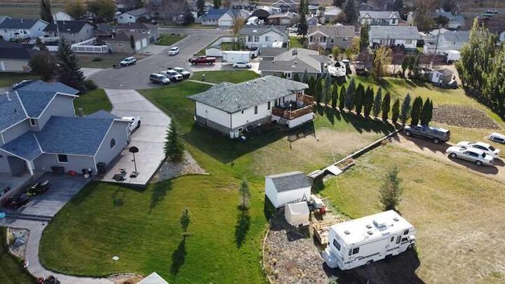 Property Photo: 242 McNab Close AB T0J 0Y0