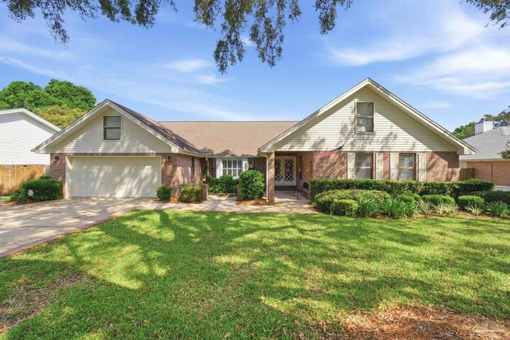 Property Photo: 4470 La Mirage Dr FL 32504