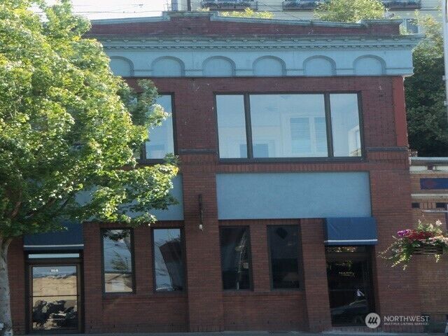 Property Photo:  112 1/2 E 1st Street 204  WA 98362 