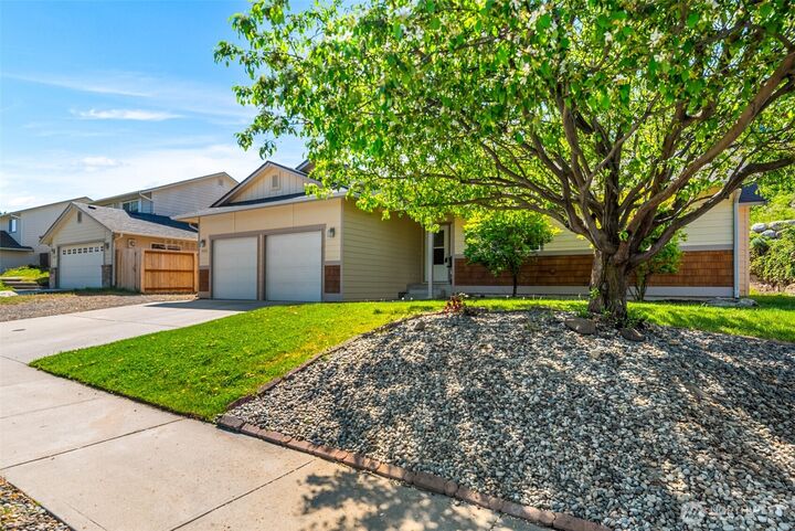 Property Photo:  1111  Splett Street  WA 98801 