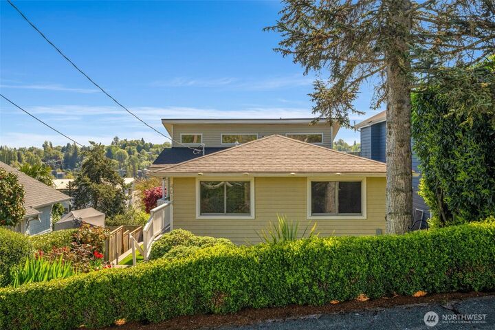 Property Photo:  4014  32nd Avenue SW  WA 98126 