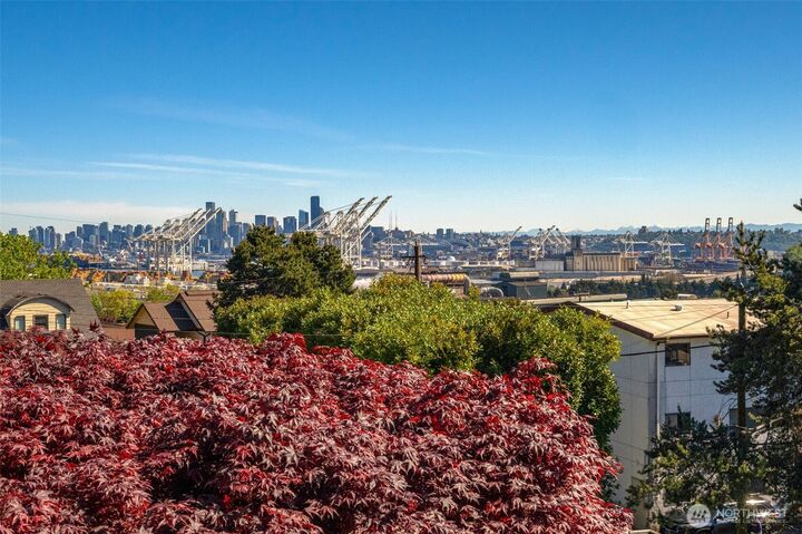 Property Photo: 4014 32nd Avenue SW WA 98126