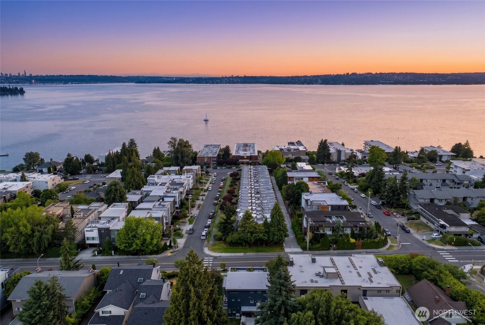Property Photo: 6304 Lakeview Drive WA 98033