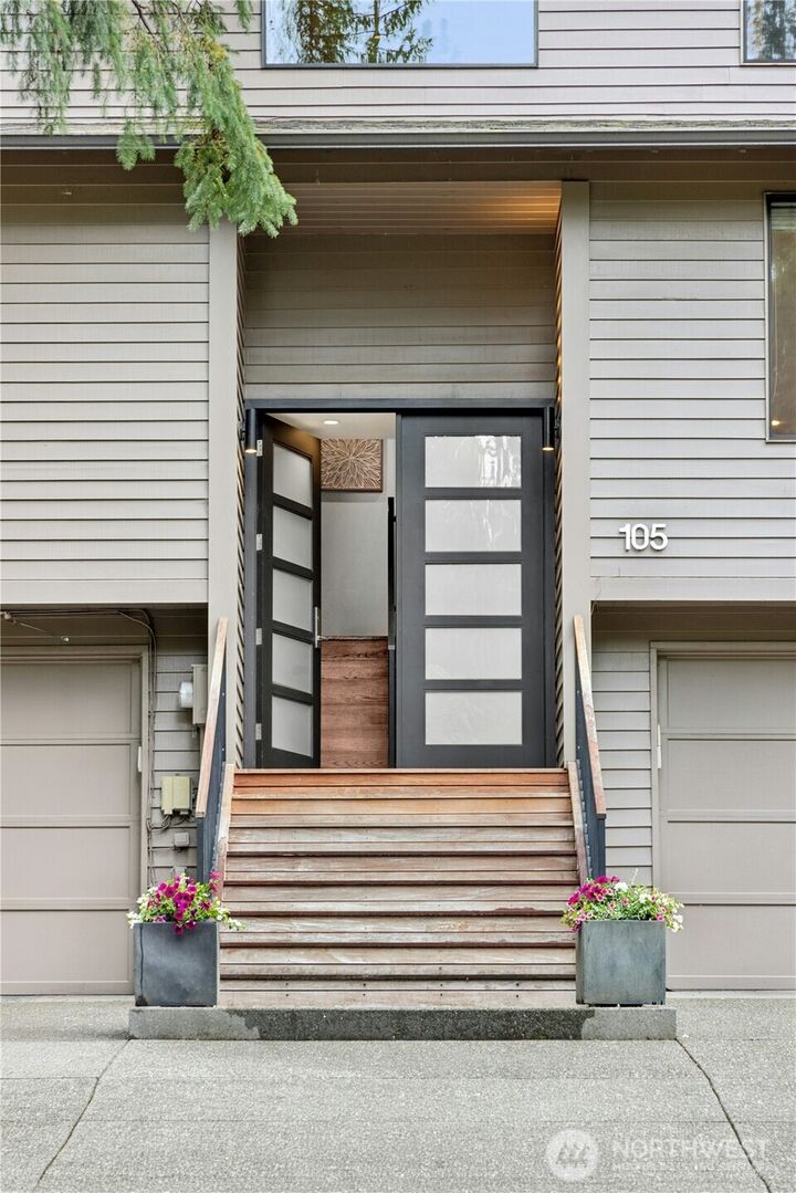 Property Photo:  105  Big Bear Place NW  WA 98027 