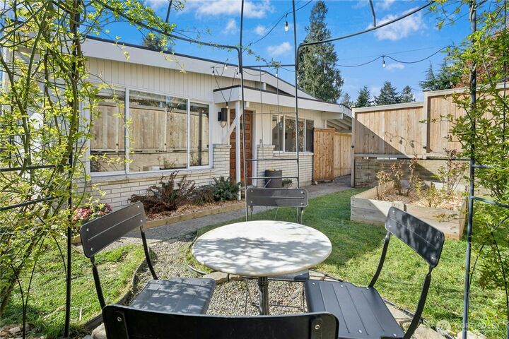 Property Photo:  219 SW 108th Street  WA 98146 