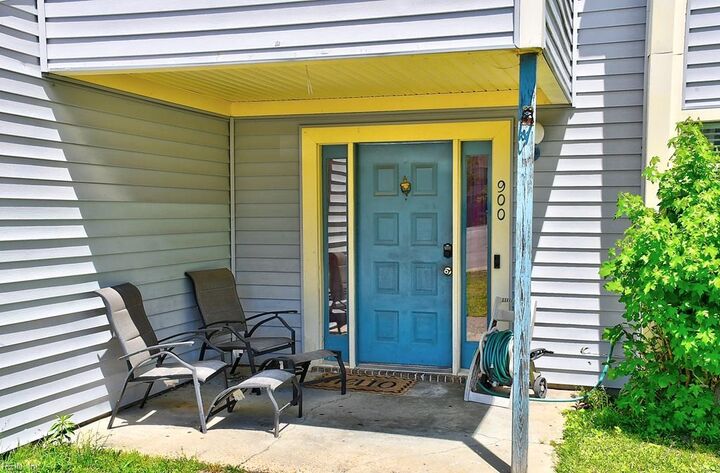 Property Photo: 900 Meadowburm Cir VA 23452