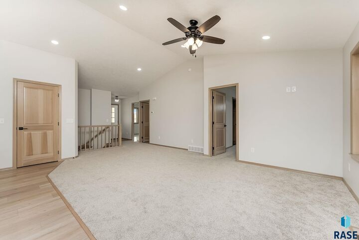 Property Photo: 5321 S Bahnson Ave SD 57110