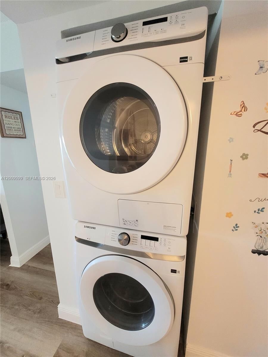 Property Photo:  1780 NE 191st St 611-2  FL 33179 
