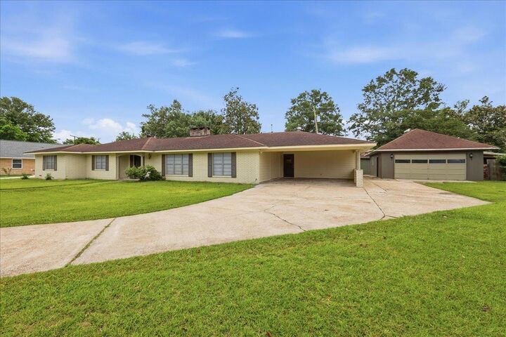 Property Photo:  2127 Treemont Ln  TX 77630 