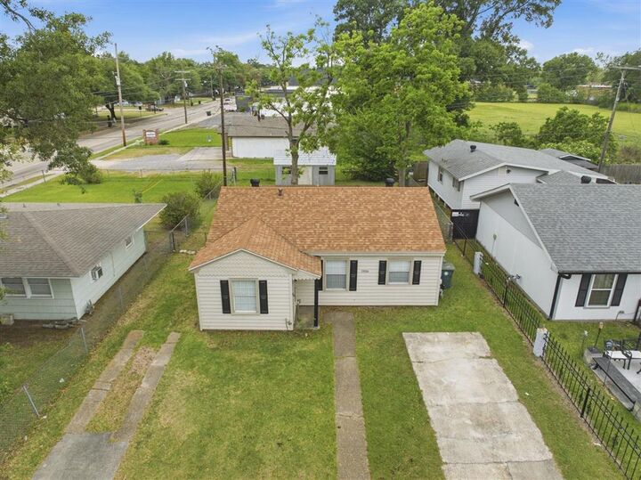 Property Photo:  1906 8th Avenue  LA 70601 