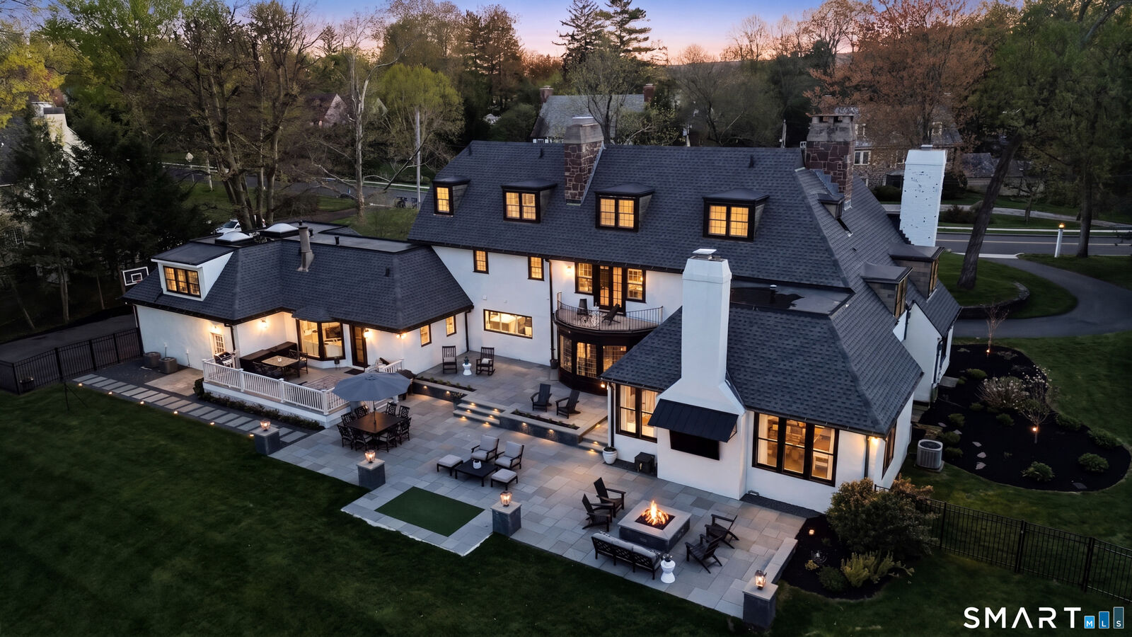 Property Photo:  48 Ledyard Road  CT 06117 