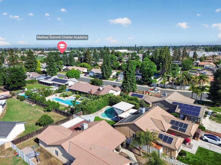 Property Photo:  283 S Parkwest Street  CA 93257 